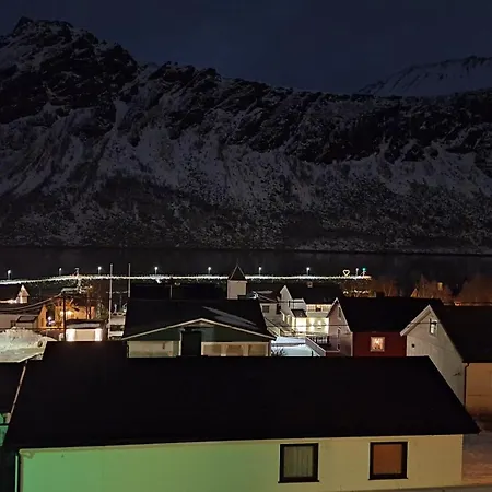 Hus I Gryllefjord بيت للعطل